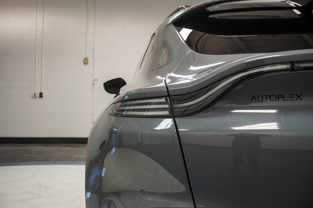 Used 2021 Aston Martin DBX AWD/4WD image 38