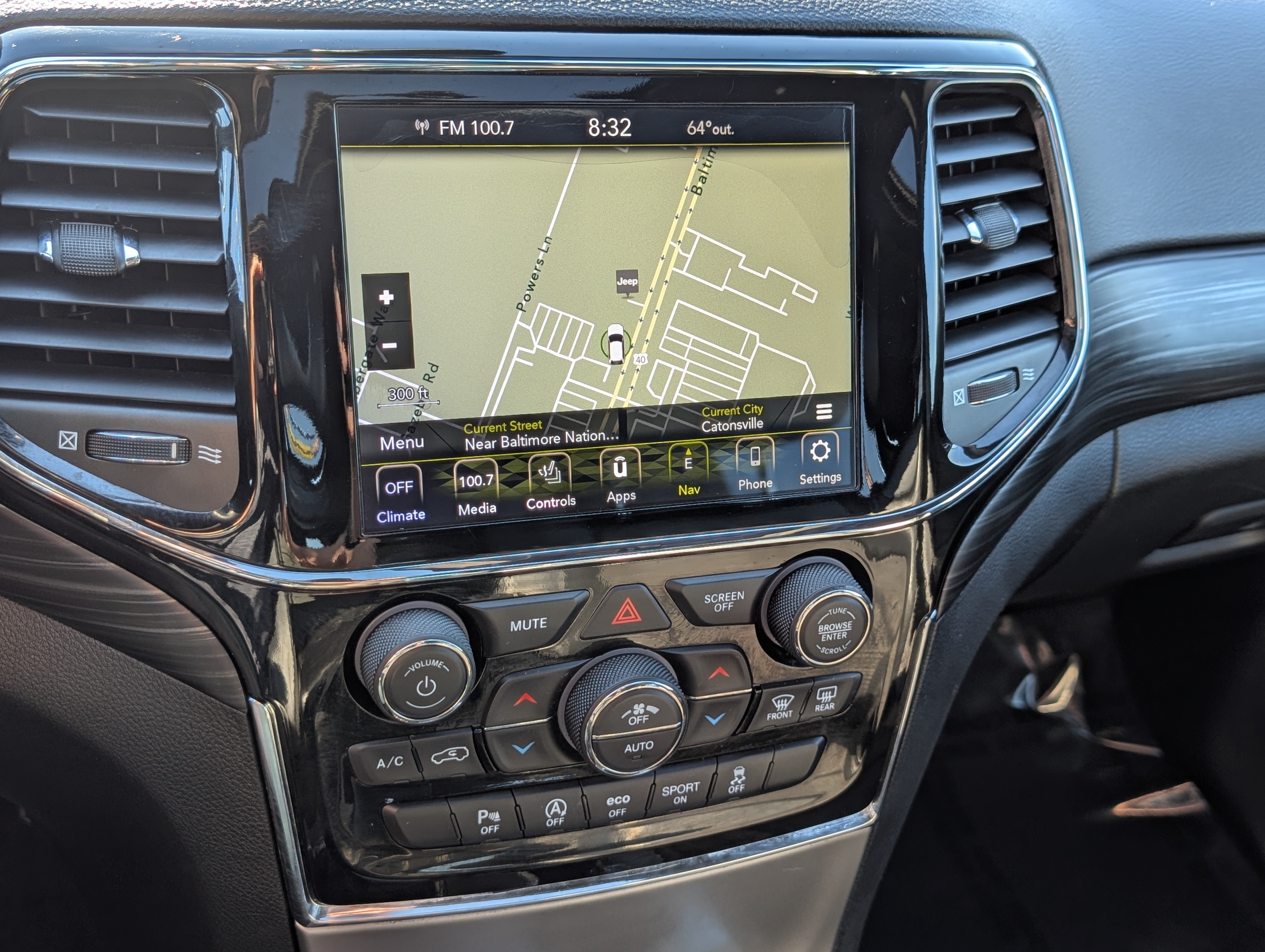 Used 2020 Jeep Grand Cherokee Altitude AWD/4WD image 28