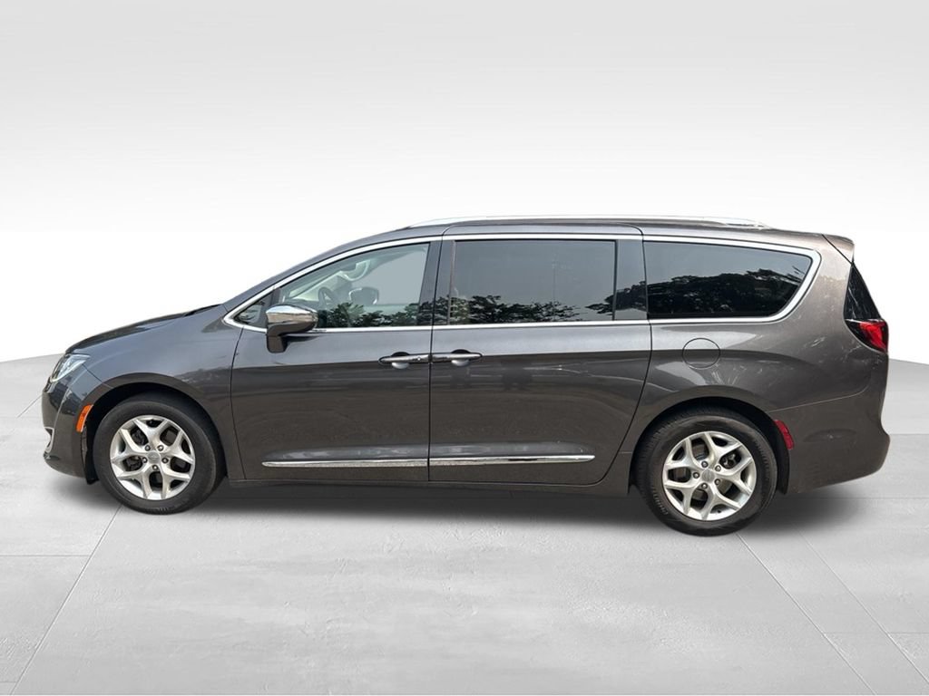 Used 2020 Chrysler Pacifica Limited FWD image 2