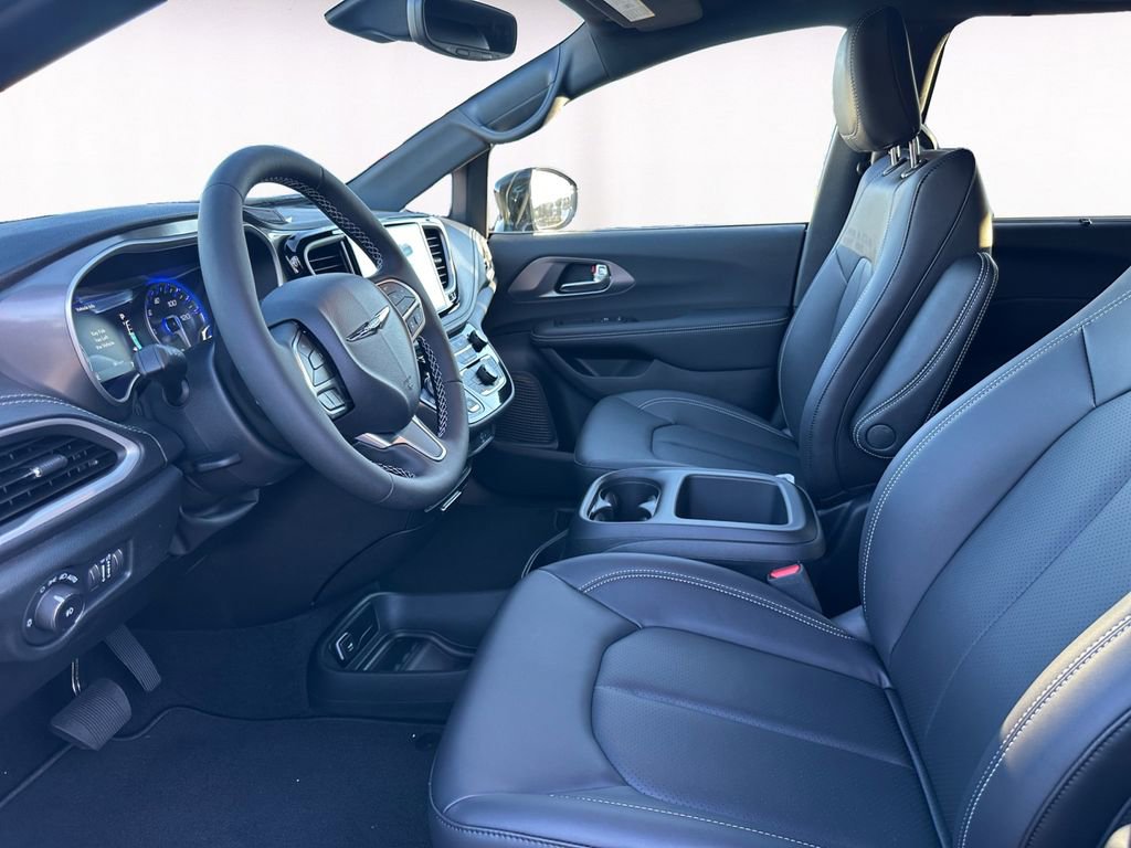 New 2026 Chrysler Pacifica Select image 9