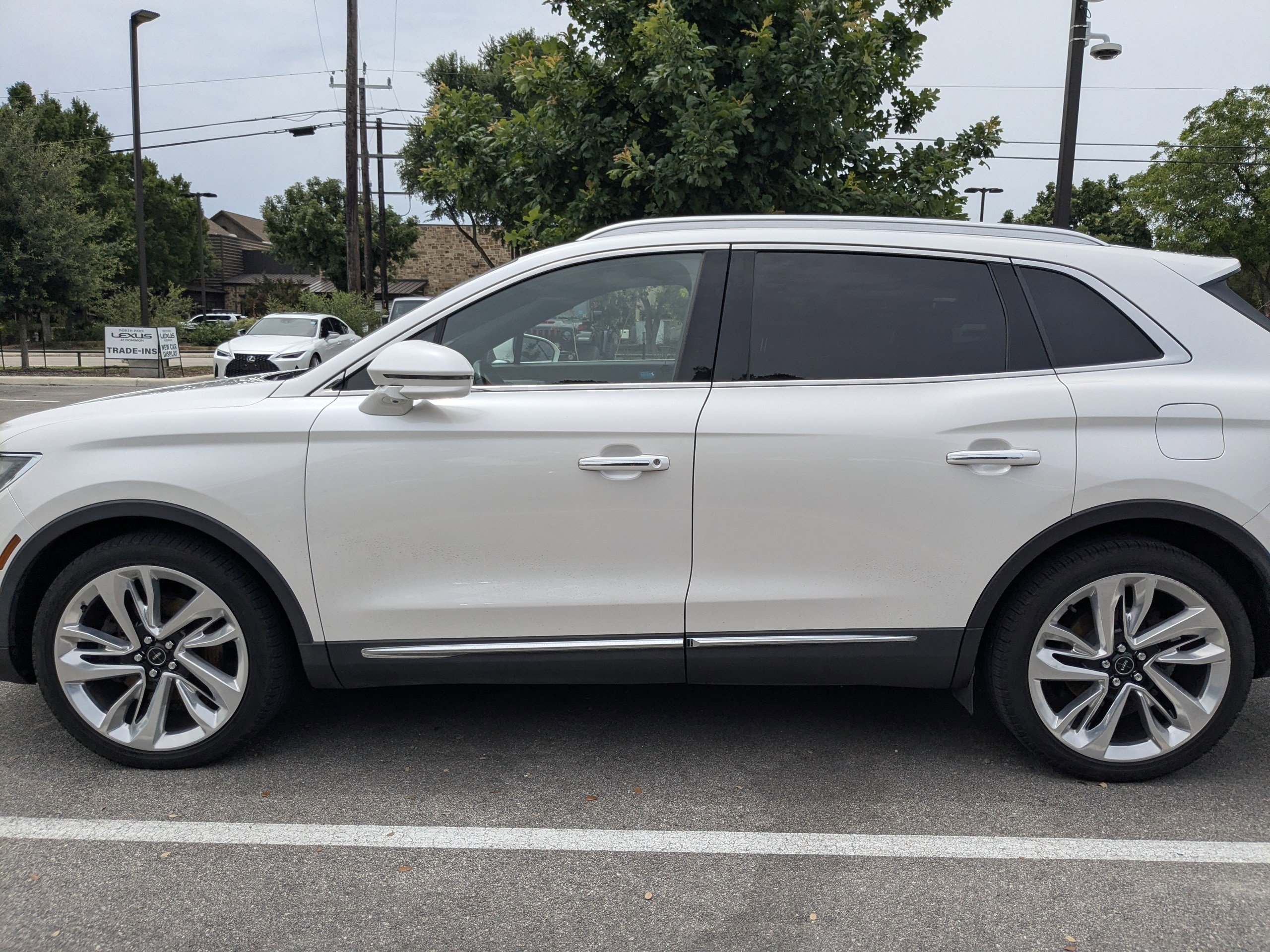 Used 2017 Lincoln MKX Black Label w/ Driver Assistance Package FWD image 5