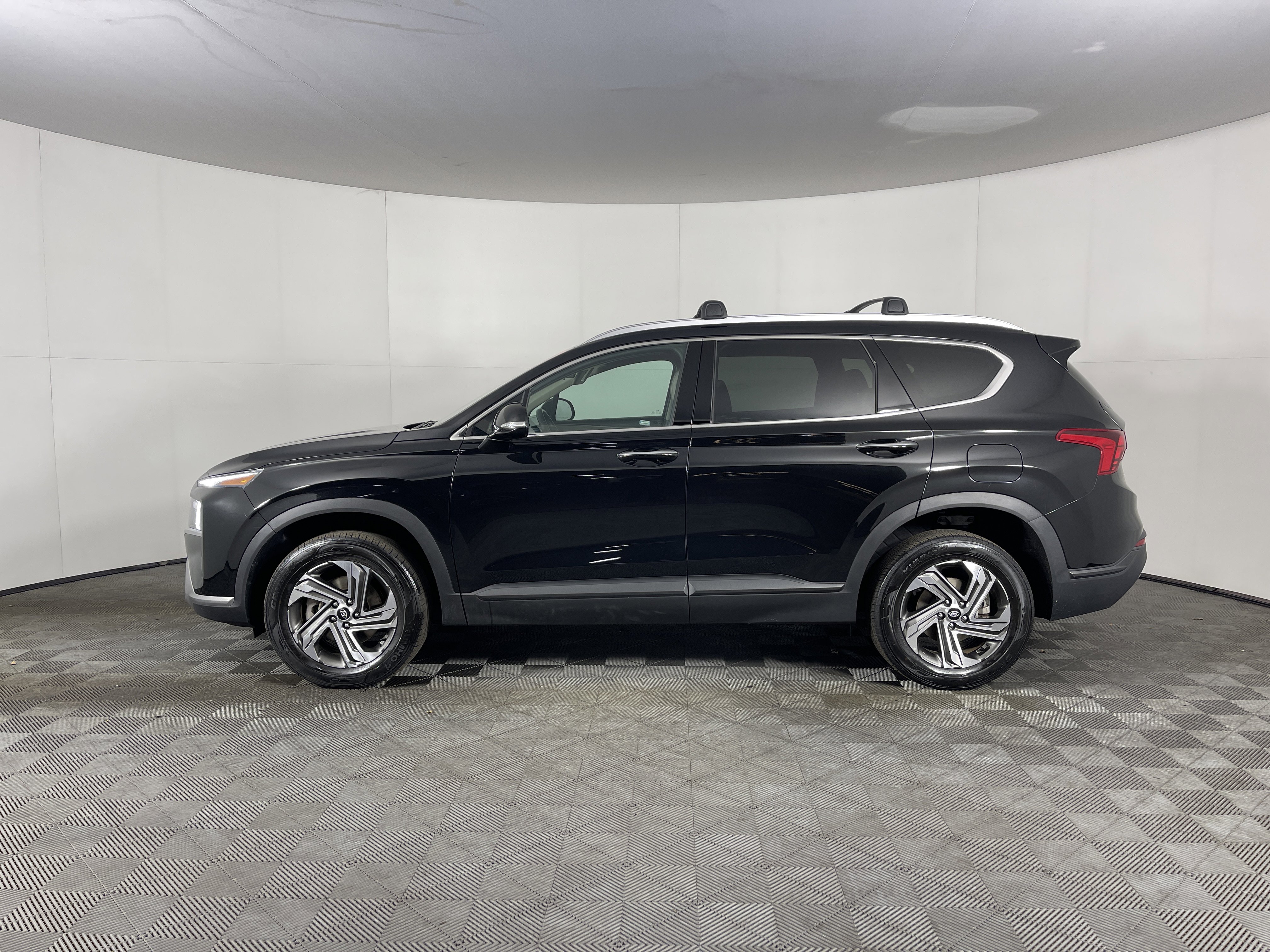 Used 2023 Hyundai Santa Fe SEL image 3