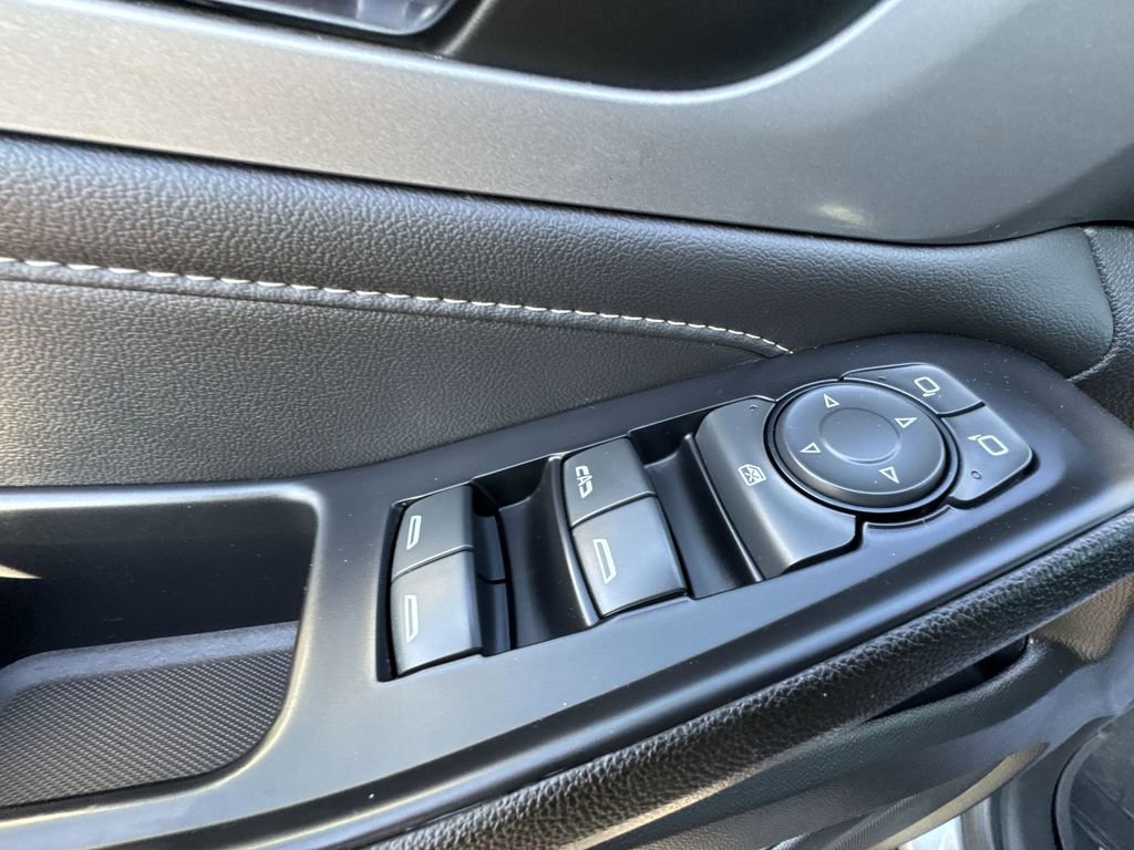 Used 2023 Chevrolet Traverse LT w/ Rear Camera Mirror Package image 13