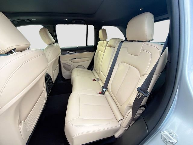 Used 2025 Jeep Grand Cherokee Limited w/ Luxury Tech Group II image 20