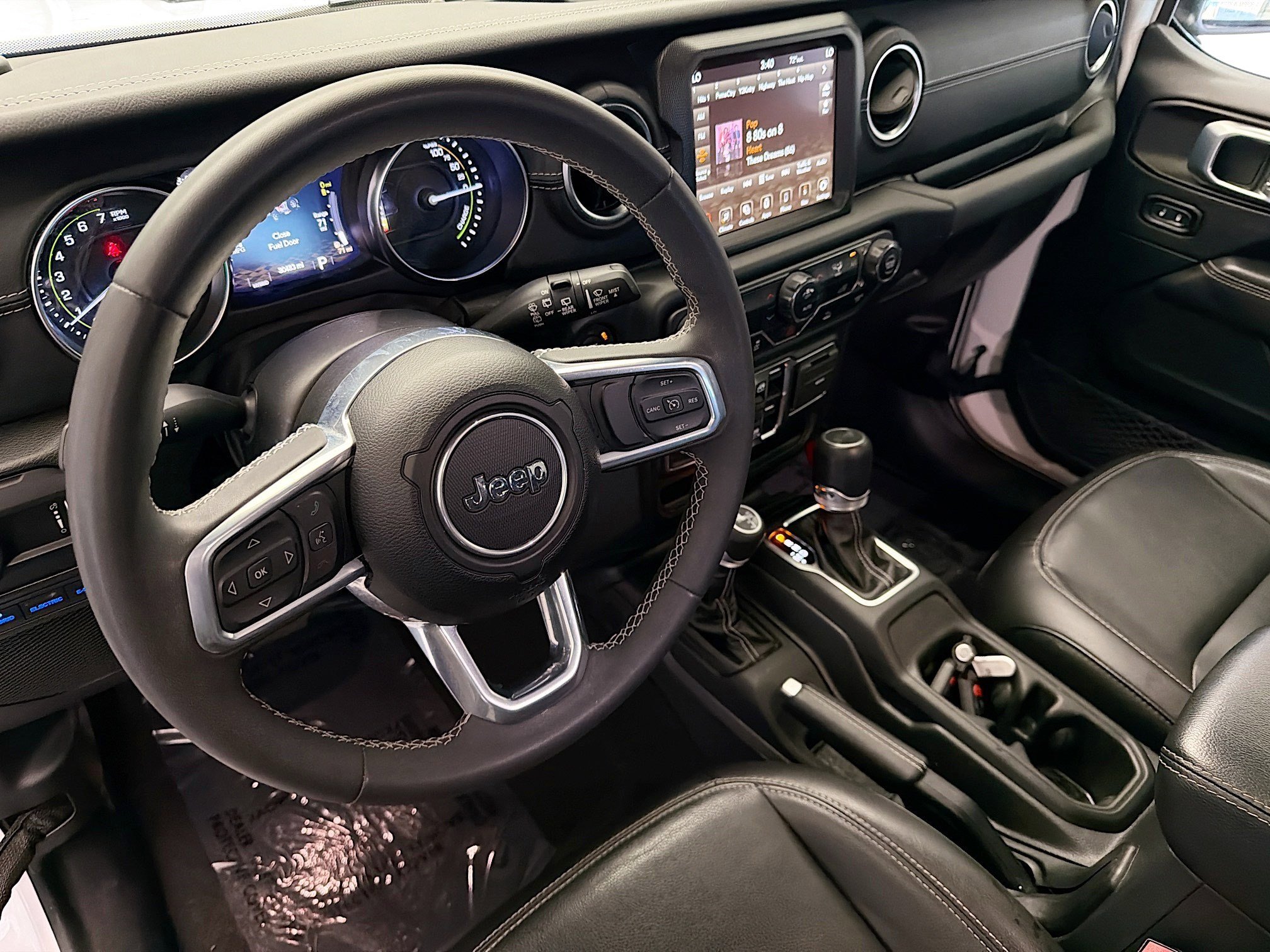 Used 2023 Jeep Wrangler Unlimited Sahara AWD/4WD image 7
