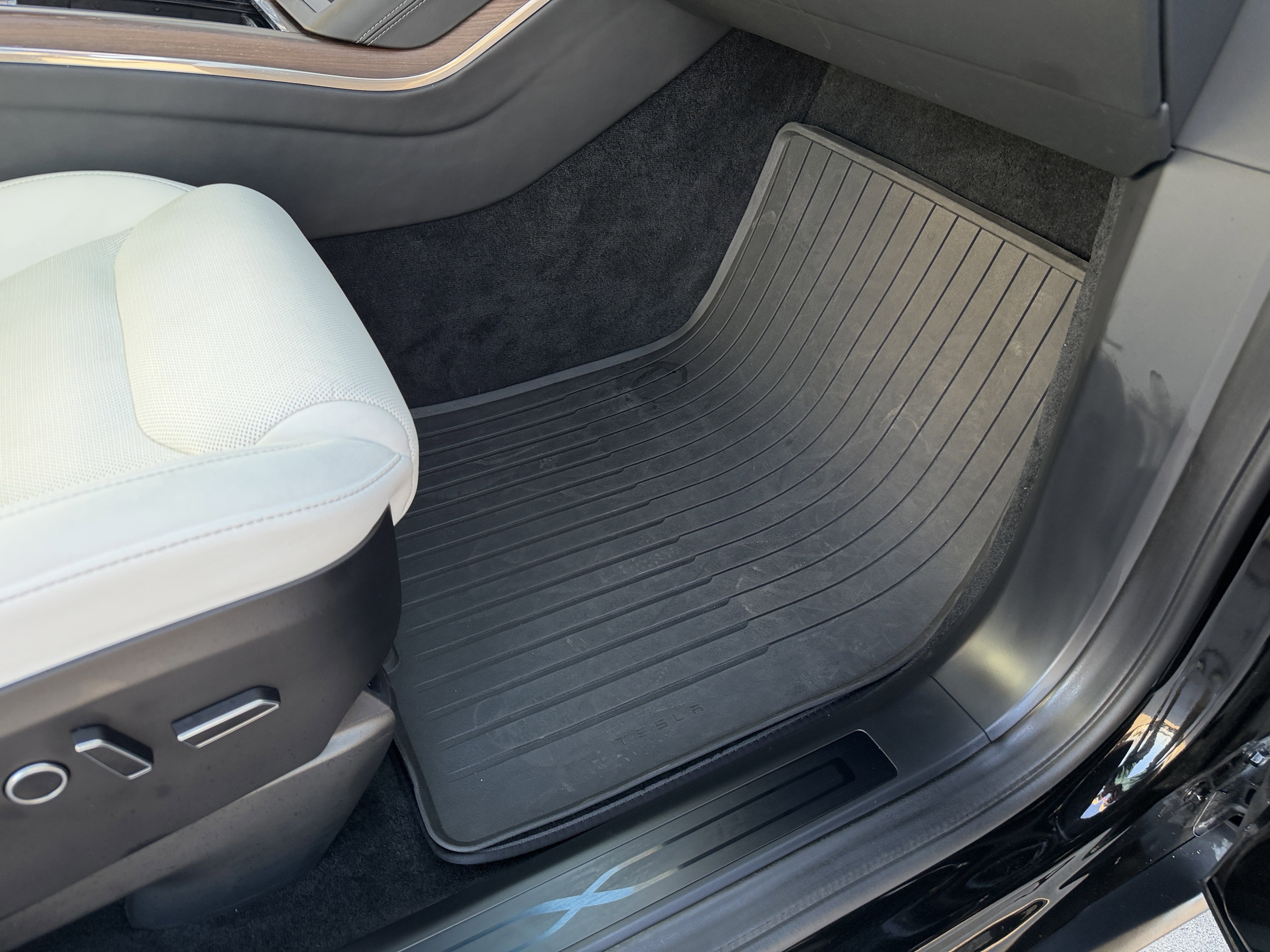 Used 2022 Tesla Model X image 62