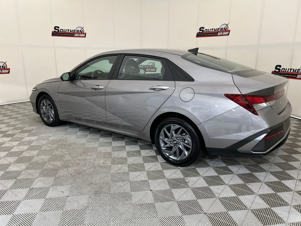 Used 2024 Hyundai Elantra SEL image 16
