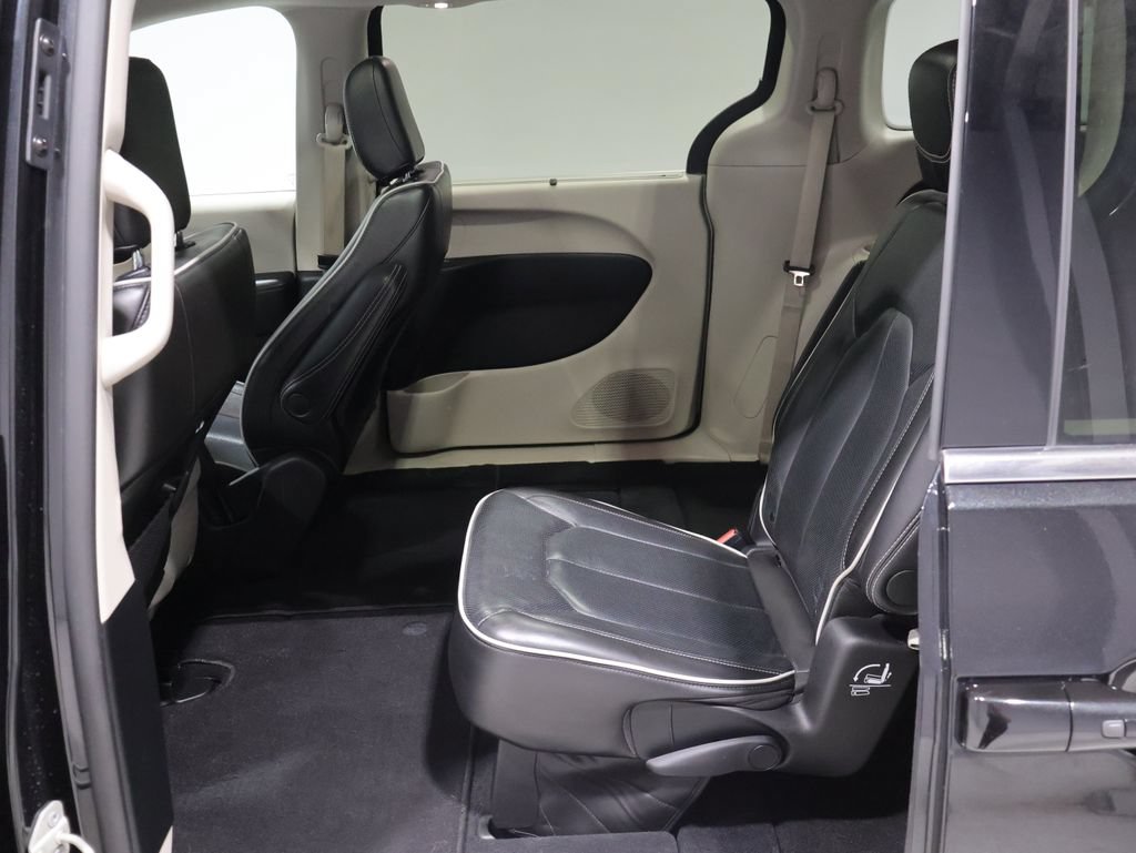 Certified 2024 Chrysler Pacifica Limited FWD image 19