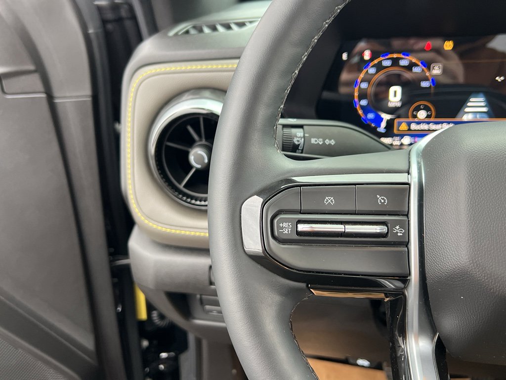 Used 2025 Chevrolet Colorado ZR2 w/ Technology Package image 33