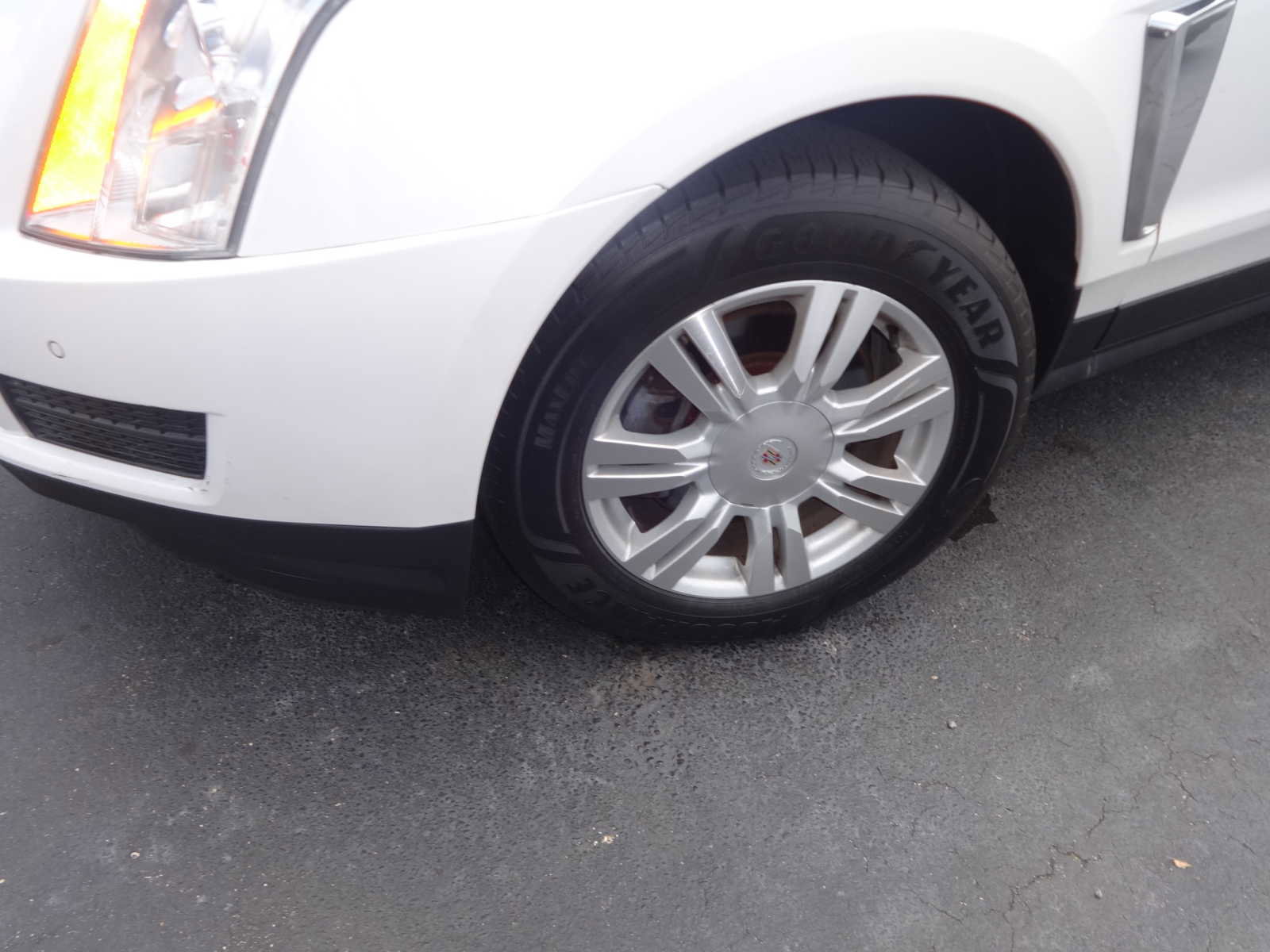 Used 2016 Cadillac SRX Luxury w/ Driver Awareness Package image 4