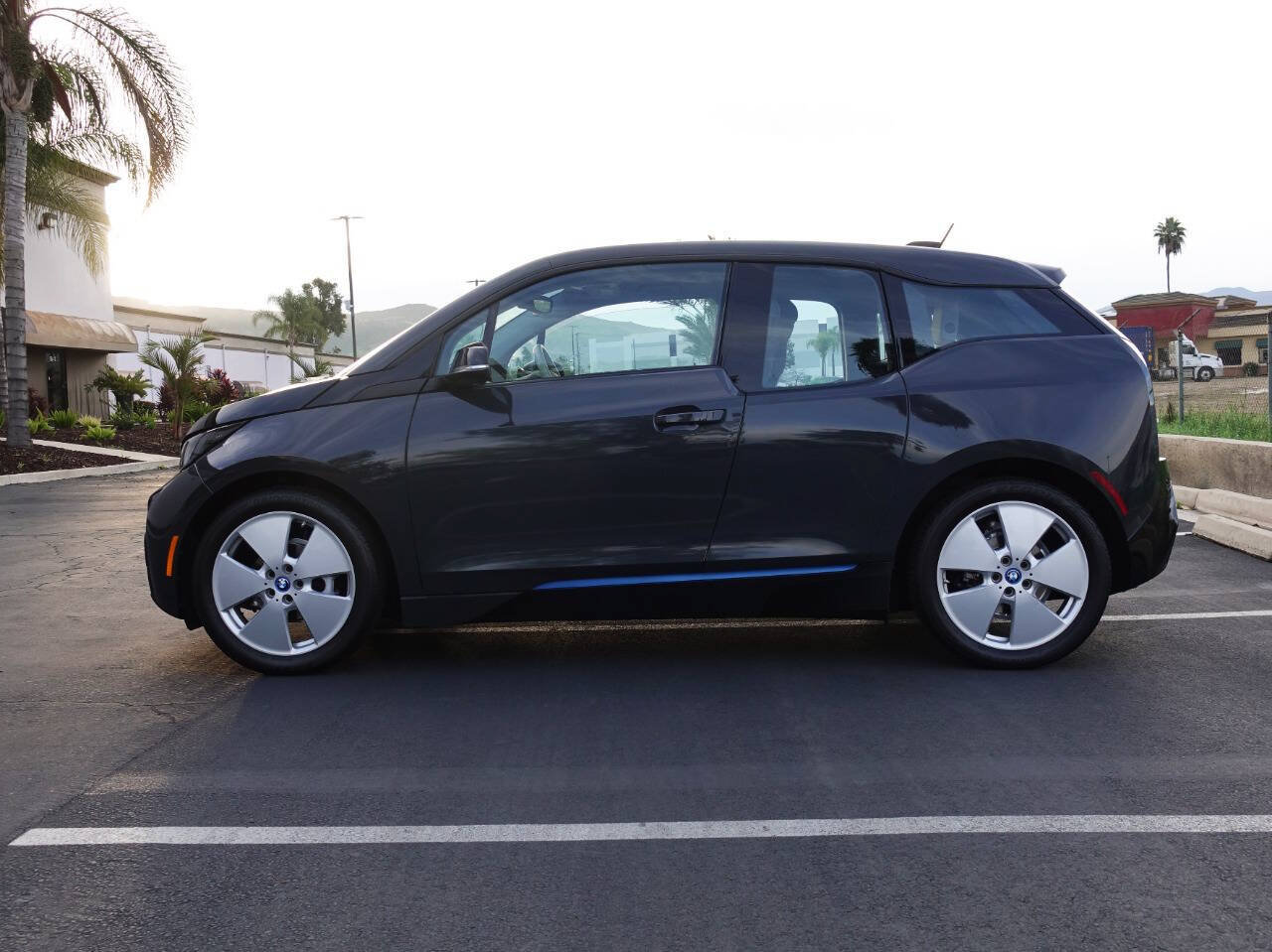 Used 2015 BMW i3 w/ Range Extender RWD image 18