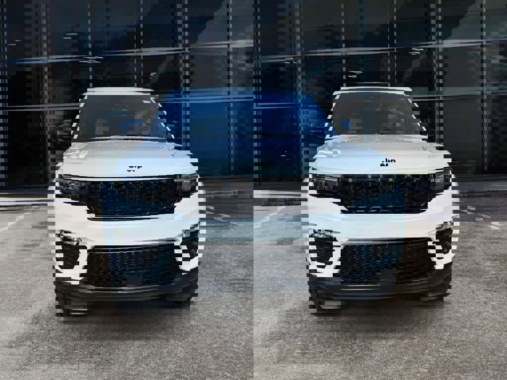 New 2025 Jeep Grand Cherokee Limited w/ Black Appearance Package image 2