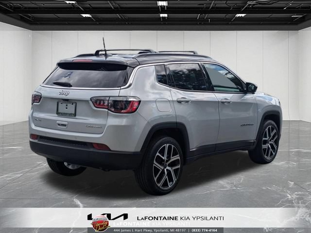 Used 2025 Jeep Compass Limited AWD/4WD image 5