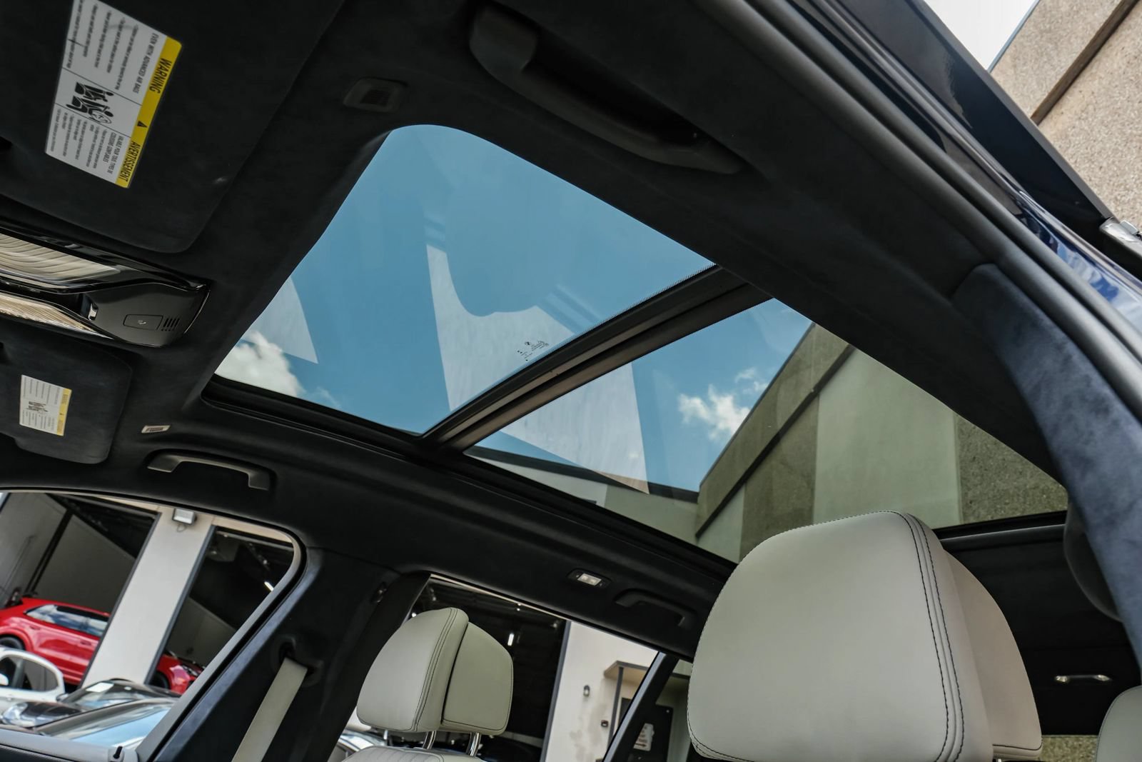Used 2021 BMW X7 xDrive40i w/ M Sport Package AWD/4WD image 4