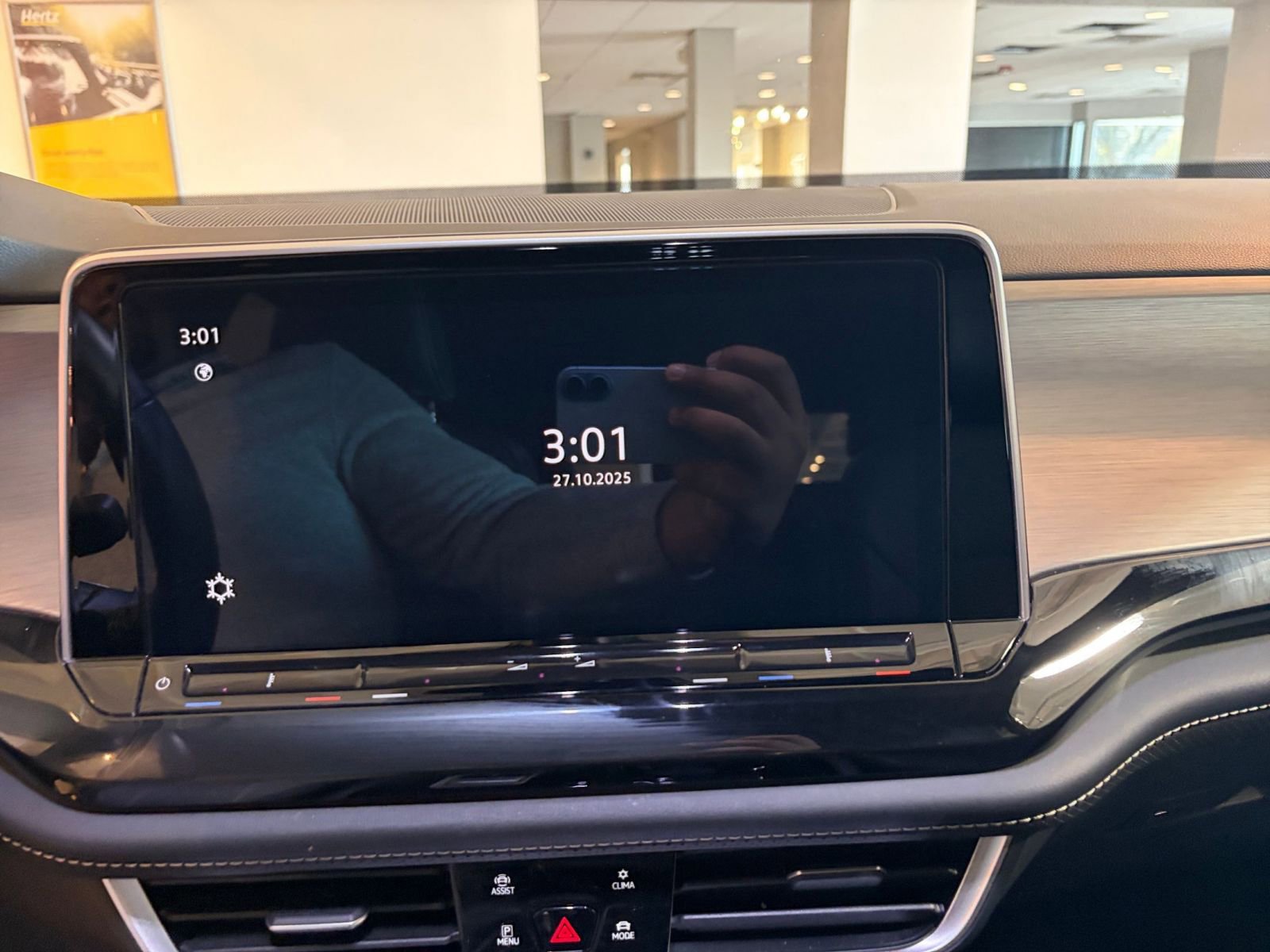 Used 2025 Volkswagen Atlas Cross Sport SE image 20