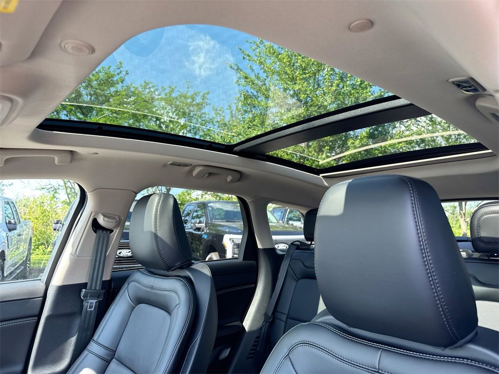 New 2025 Lincoln Corsair Reserve w/ Jet Appearance Package image 19