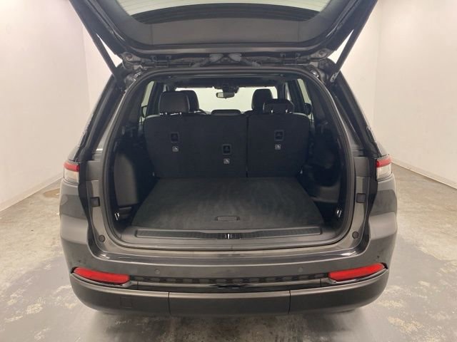 Used 2023 Jeep Grand Cherokee Altitude image 29