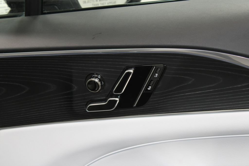 Used 2024 Cadillac Lyriq Luxury image 23