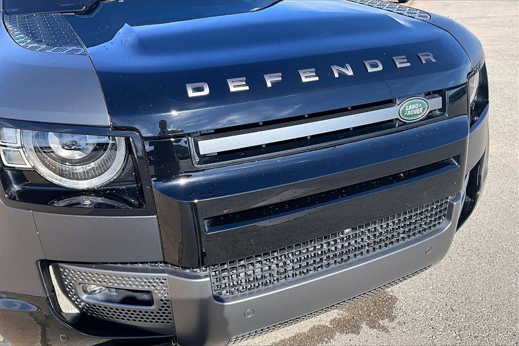 Used 2025 Land Rover Defender 130 V8 image 30