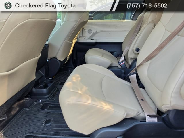 Used 2021 Toyota Sienna XLE w/ XLE Plus Package FWD image 19