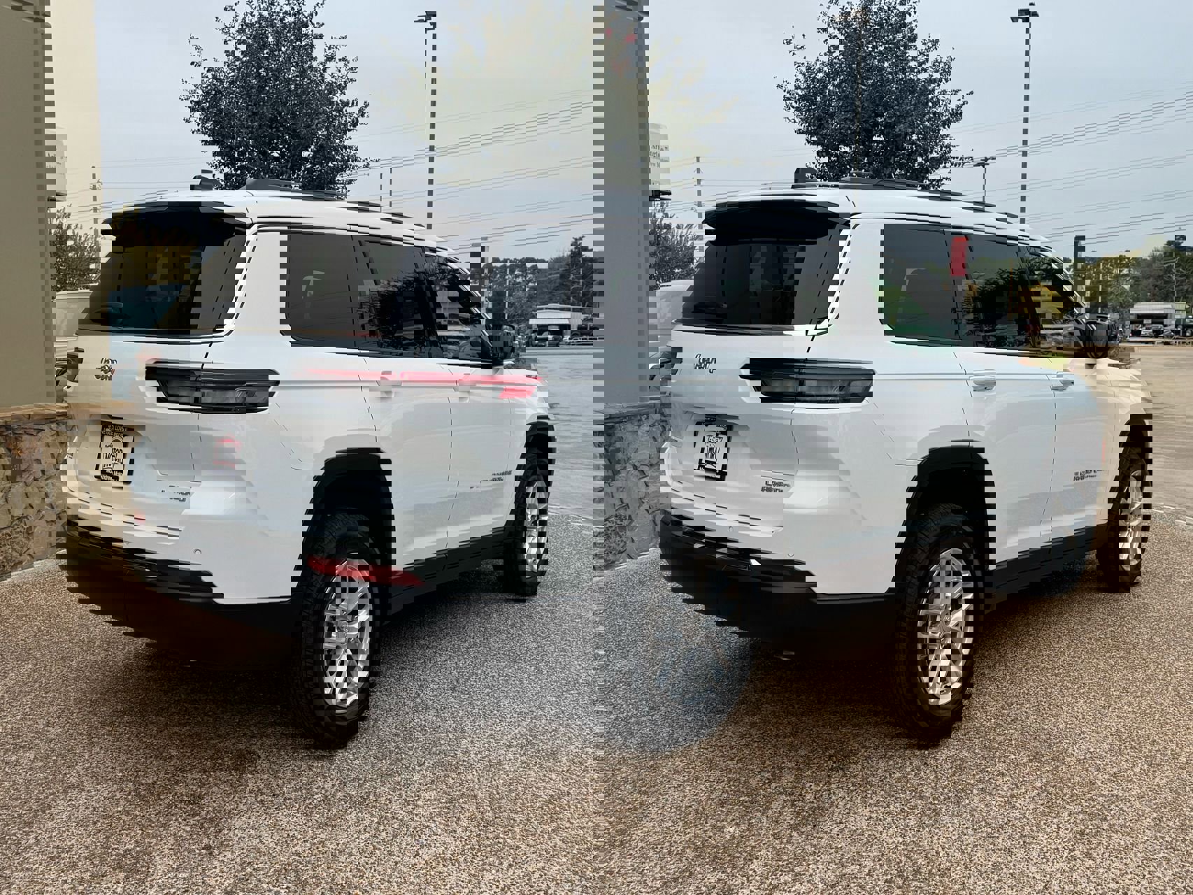 Used 2025 Jeep Grand Cherokee L Laredo w/ Luxury Tech Group I image 8