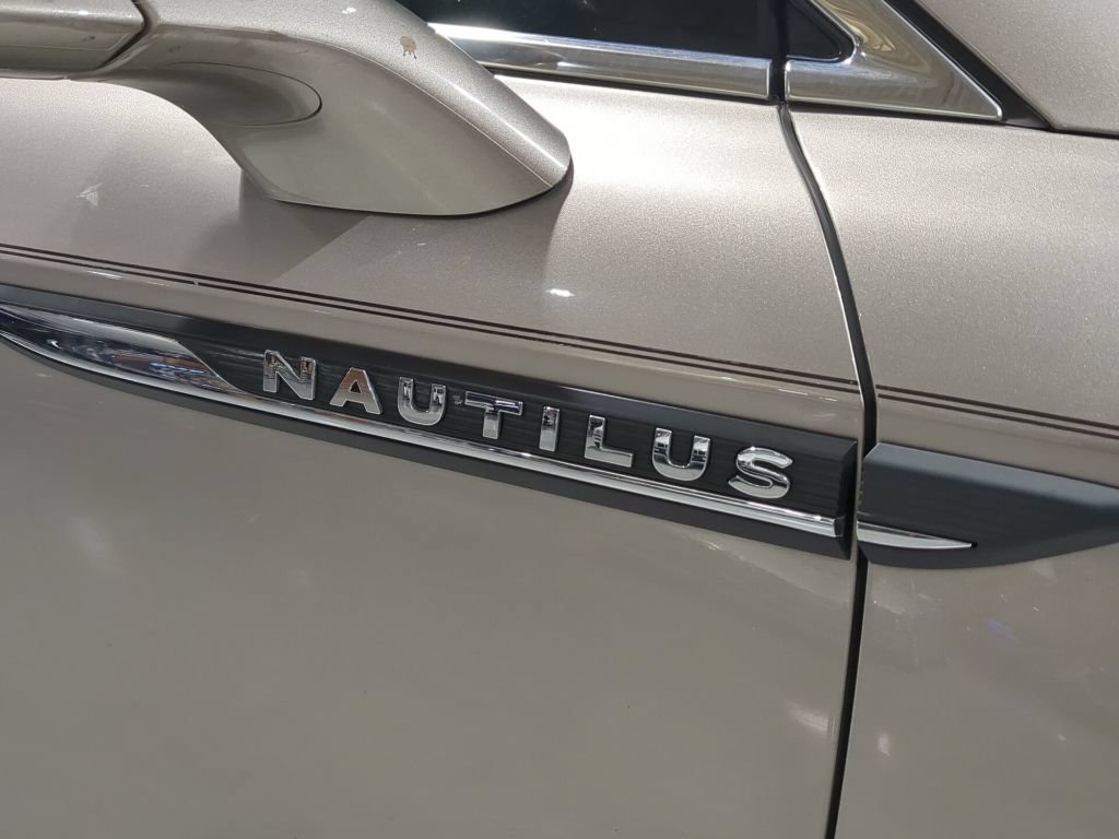 Used 2019 Lincoln Nautilus Select AWD/4WD image 6