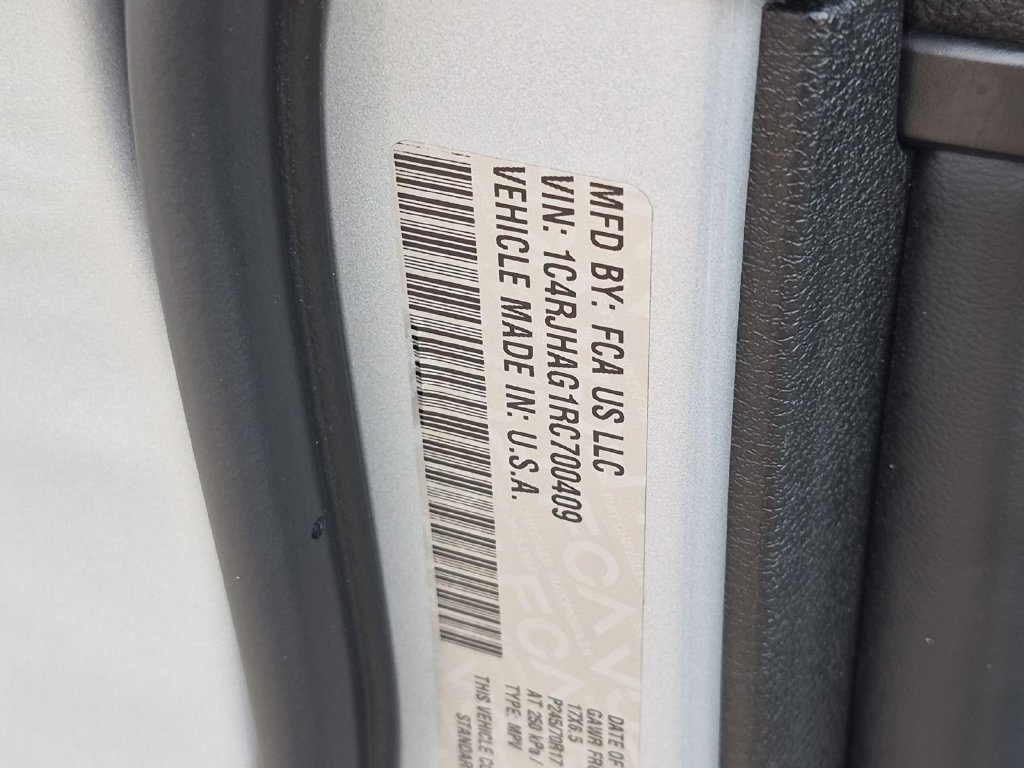 Used 2024 Jeep Grand Cherokee Laredo AWD/4WD image 32