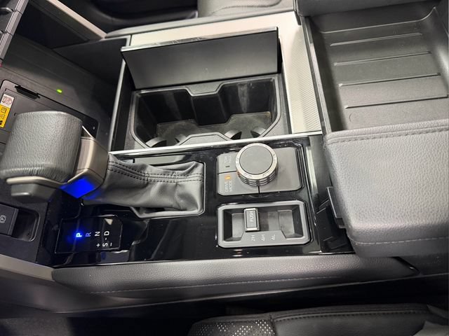 Used 2024 Toyota Sequoia Limited AWD/4WD image 30
