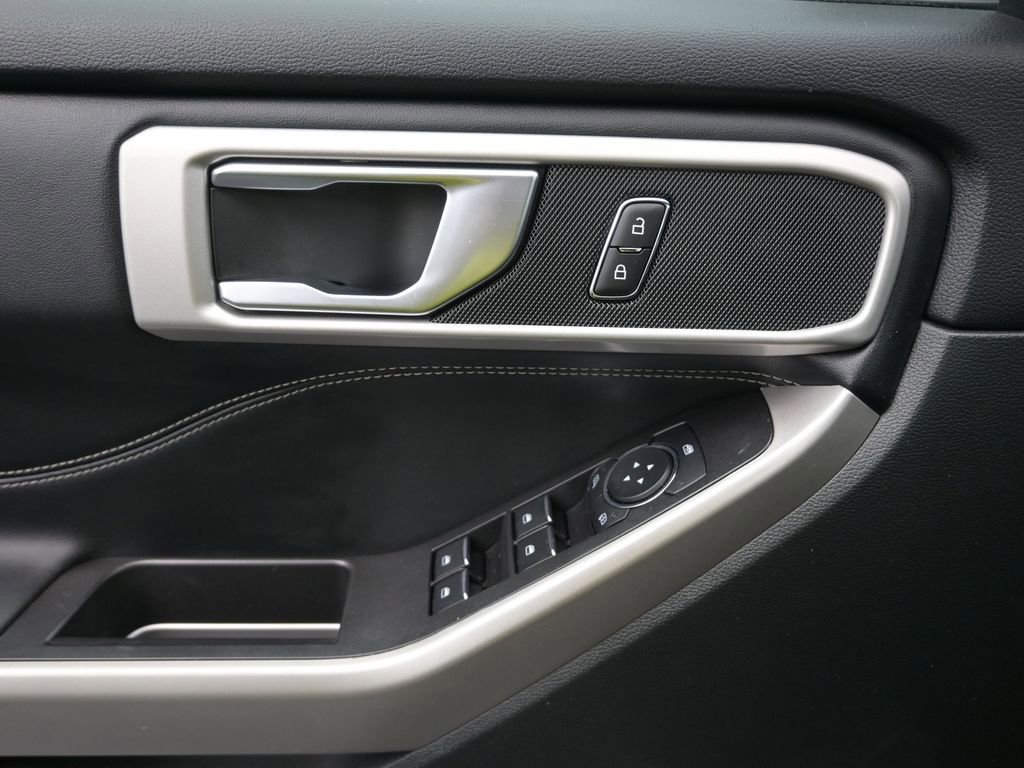 Used 2024 Ford Explorer XLT image 17