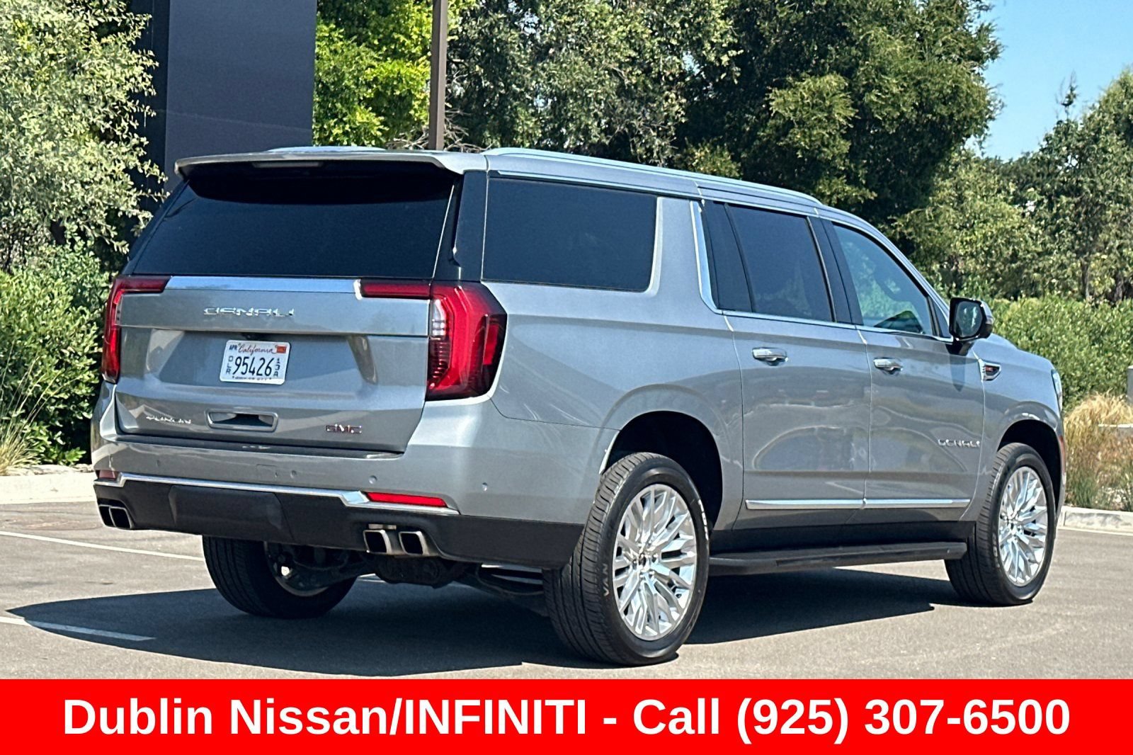 Used 2025 GMC Yukon XL Denali AWD/4WD image 4