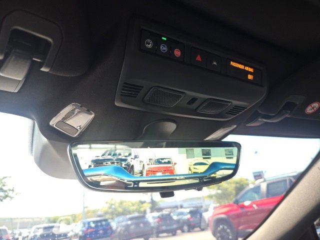 Used 2025 Chevrolet Corvette Stingray Coupe w/ 1LT image 31