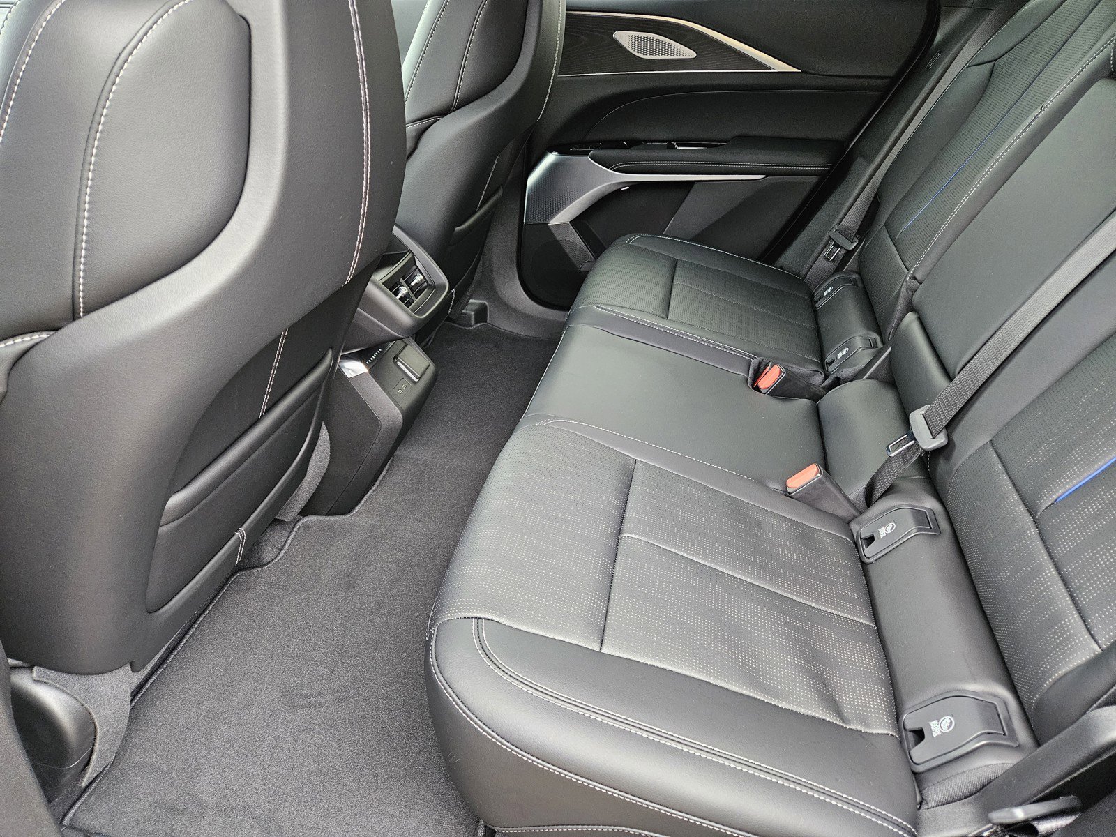 New 2026 Cadillac Lyriq Premium Luxury image 20