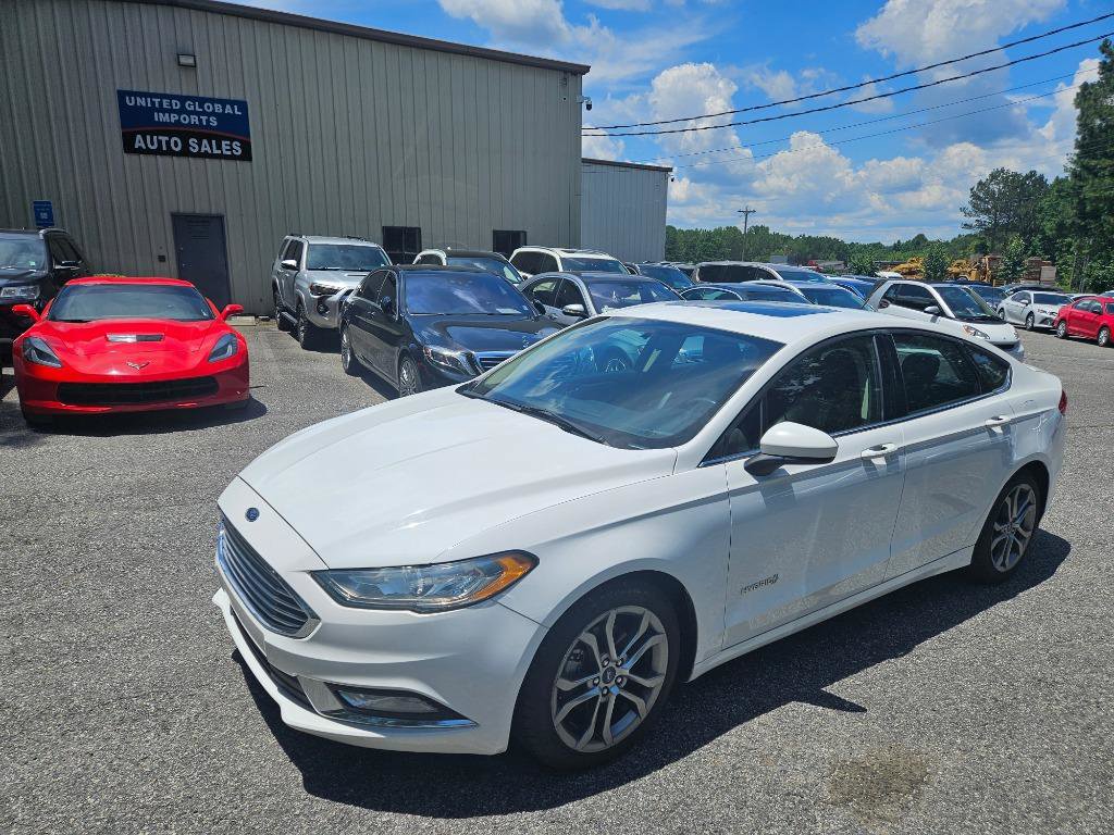 Used 2017 Ford Fusion SE w/ Equipment Group 601A FWD image 2