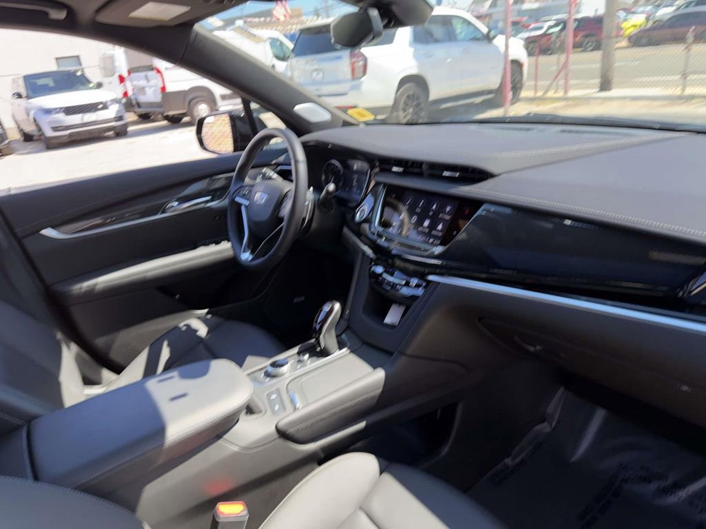 Used 2025 Cadillac XT6 Sport w/ LPO, Floor Liner Package image 11