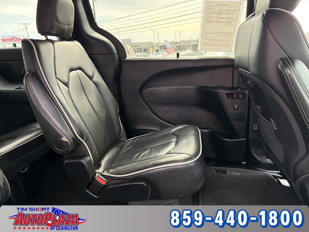 Used 2025 Chrysler Pacifica Limited FWD image 35