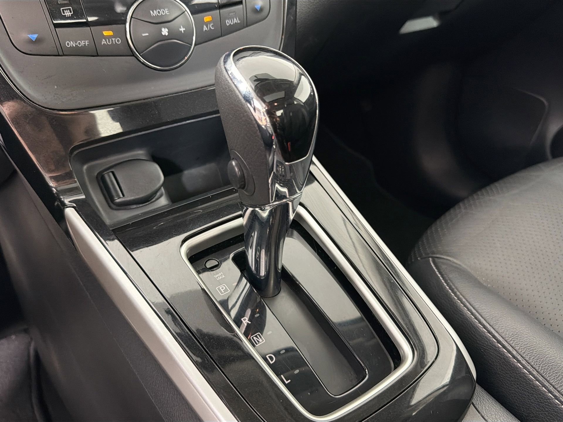 Used 2019 Nissan Sentra SL FWD image 16