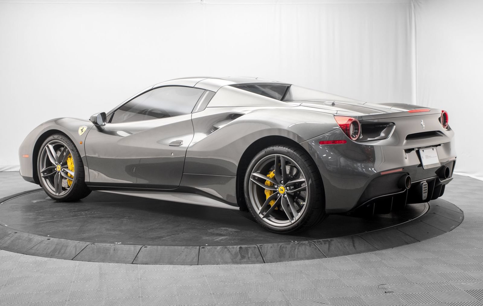 Used 2017 Ferrari 488 Spider RWD image 13