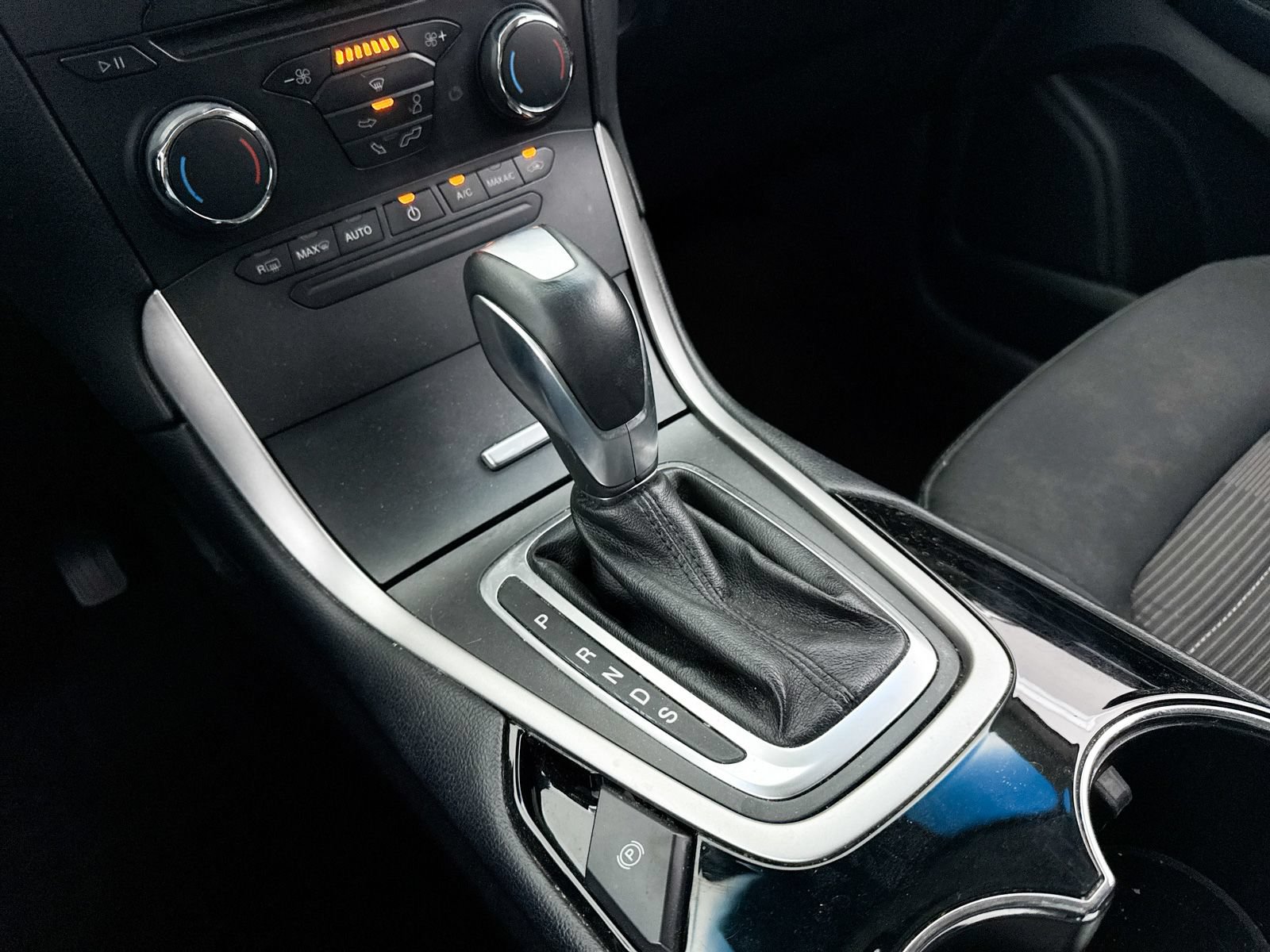 Used 2018 Ford Edge SEL AWD/4WD image 16