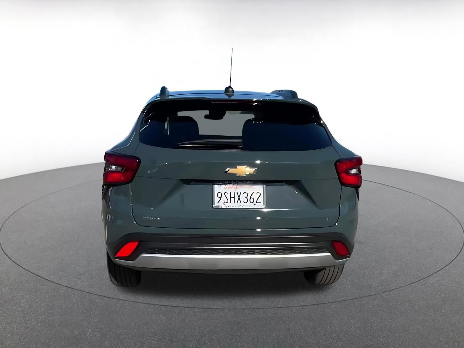 Used 2025 Chevrolet Trax LT FWD image 12