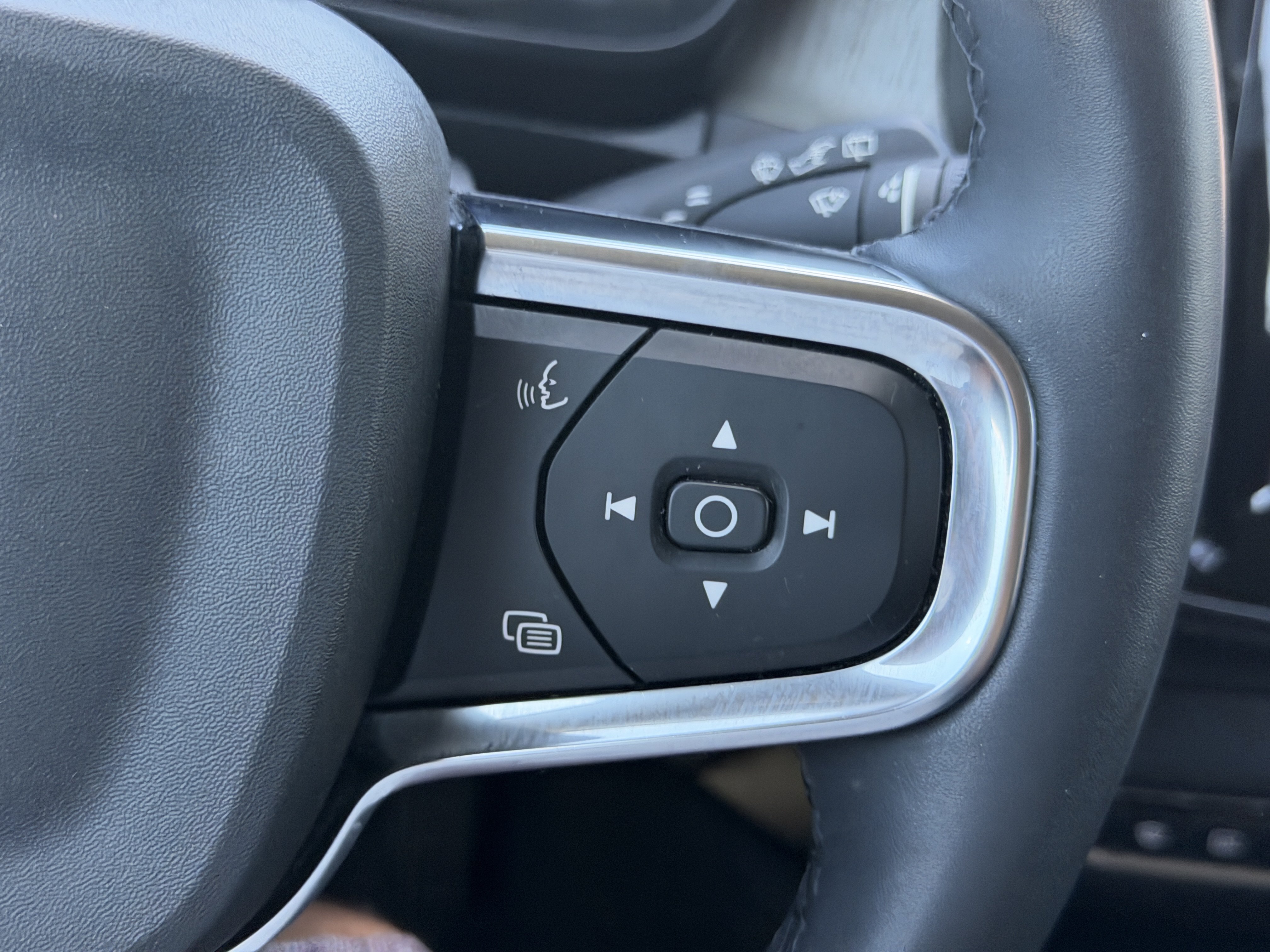 Certified 2024 Volvo XC40 B5 Core AWD/4WD image 29