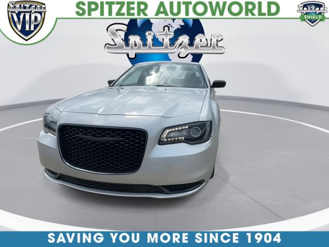 Used 2023 Chrysler 300 Touring w/ Sport Appearance Package RWD image 3
