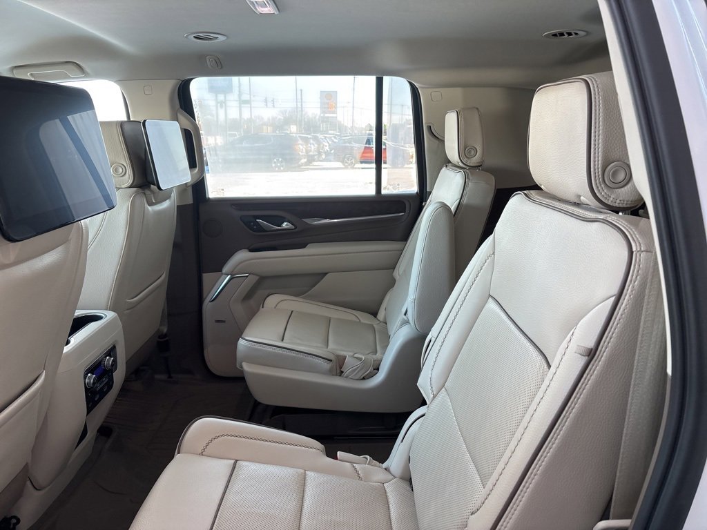 Used 2023 GMC Yukon XL Denali w/ Advanced Technology Package image 29