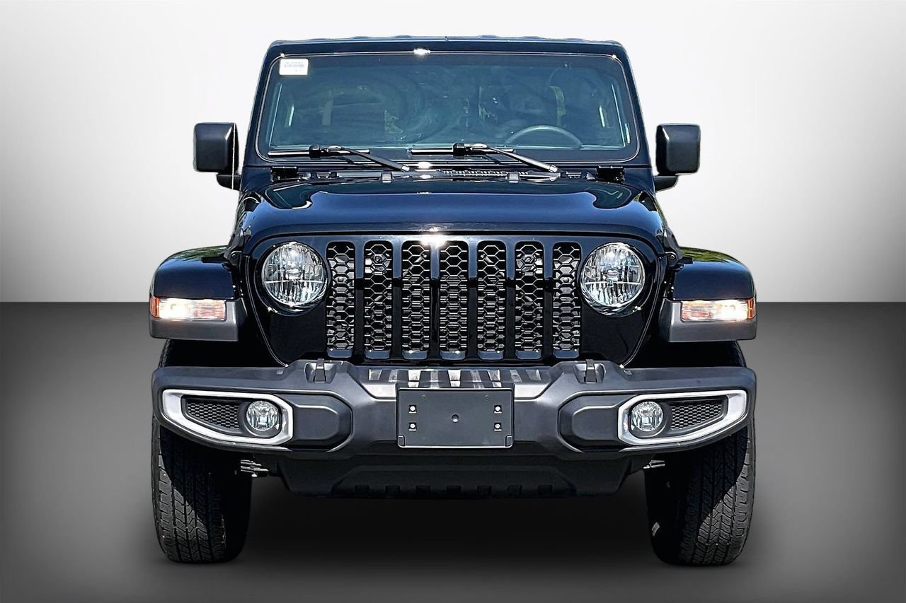 Used 2023 Jeep Gladiator Sport AWD/4WD image 3