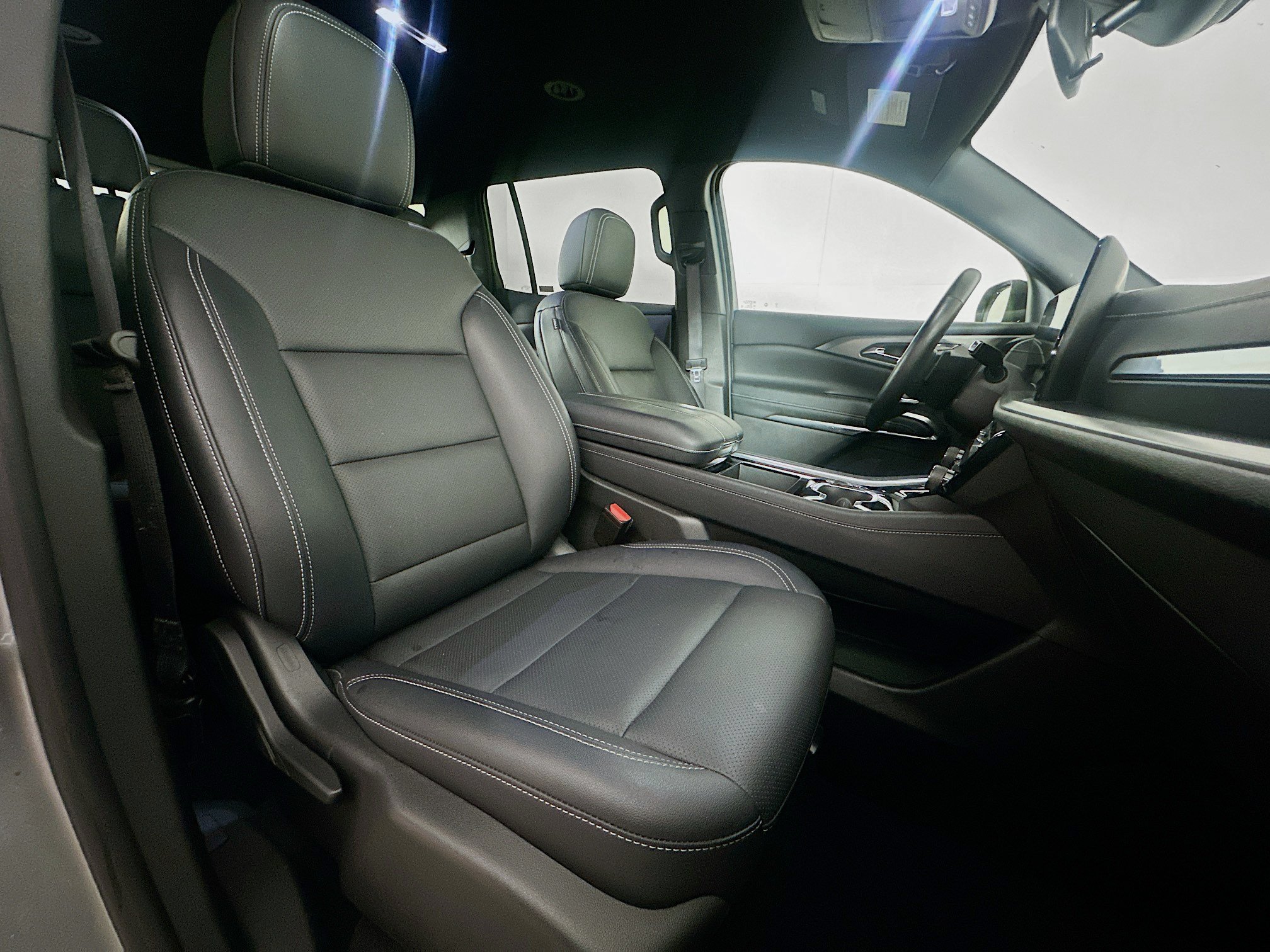 Used 2025 Chevrolet Traverse LT FWD image 33