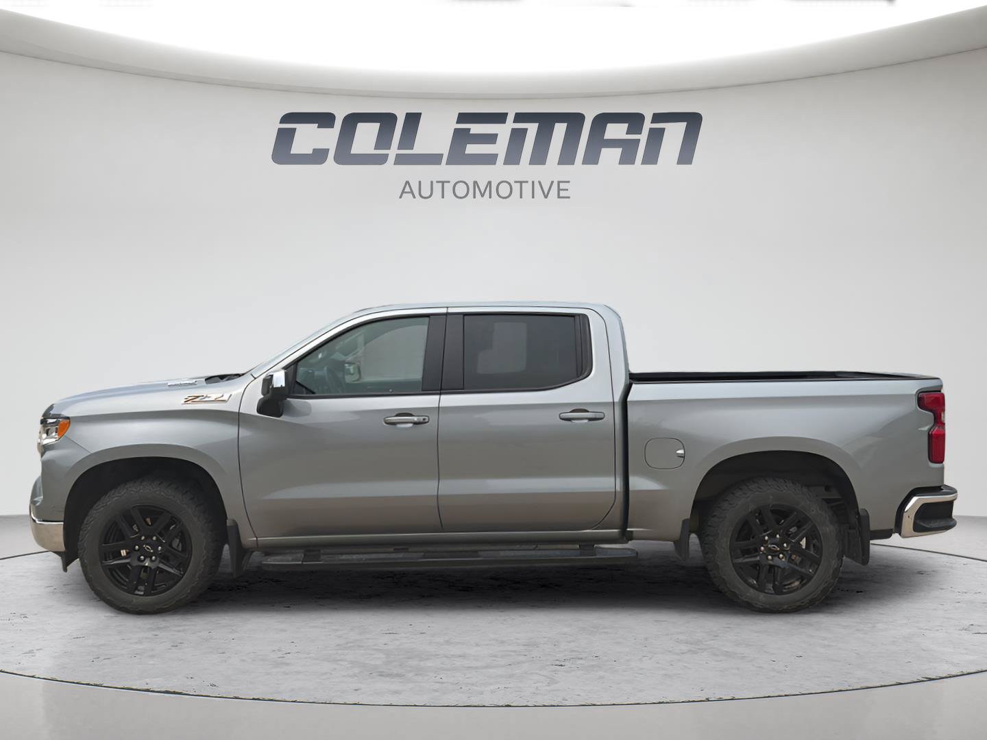 Used 2024 Chevrolet Silverado 1500 LT w/ Z71 Off-Road Package AWD/4WD image 9