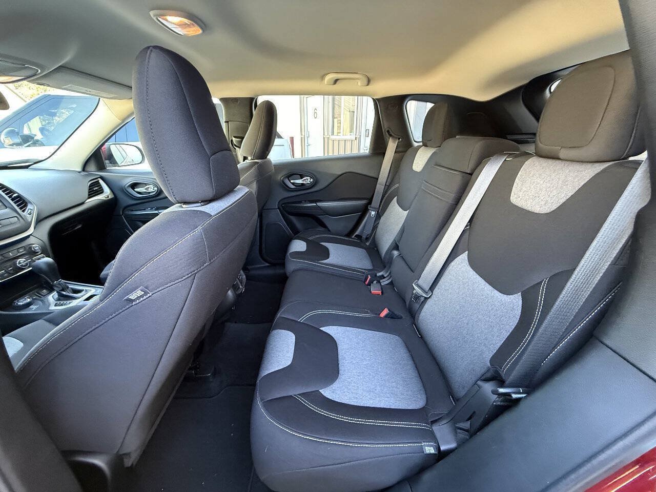 Used 2014 Jeep Cherokee Latitude w/ Comfort/Convenience Group AWD/4WD image 7