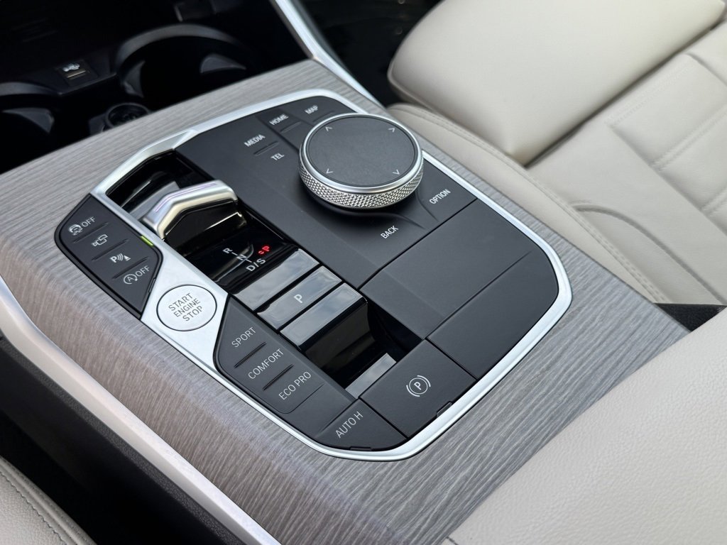 Used 2025 BMW 330i Sedan w/ Premium Package image 27