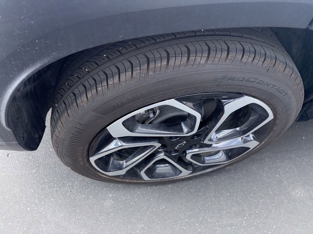 Certified 2025 Chevrolet Trax RS w/ Sunroof Package FWD image 34