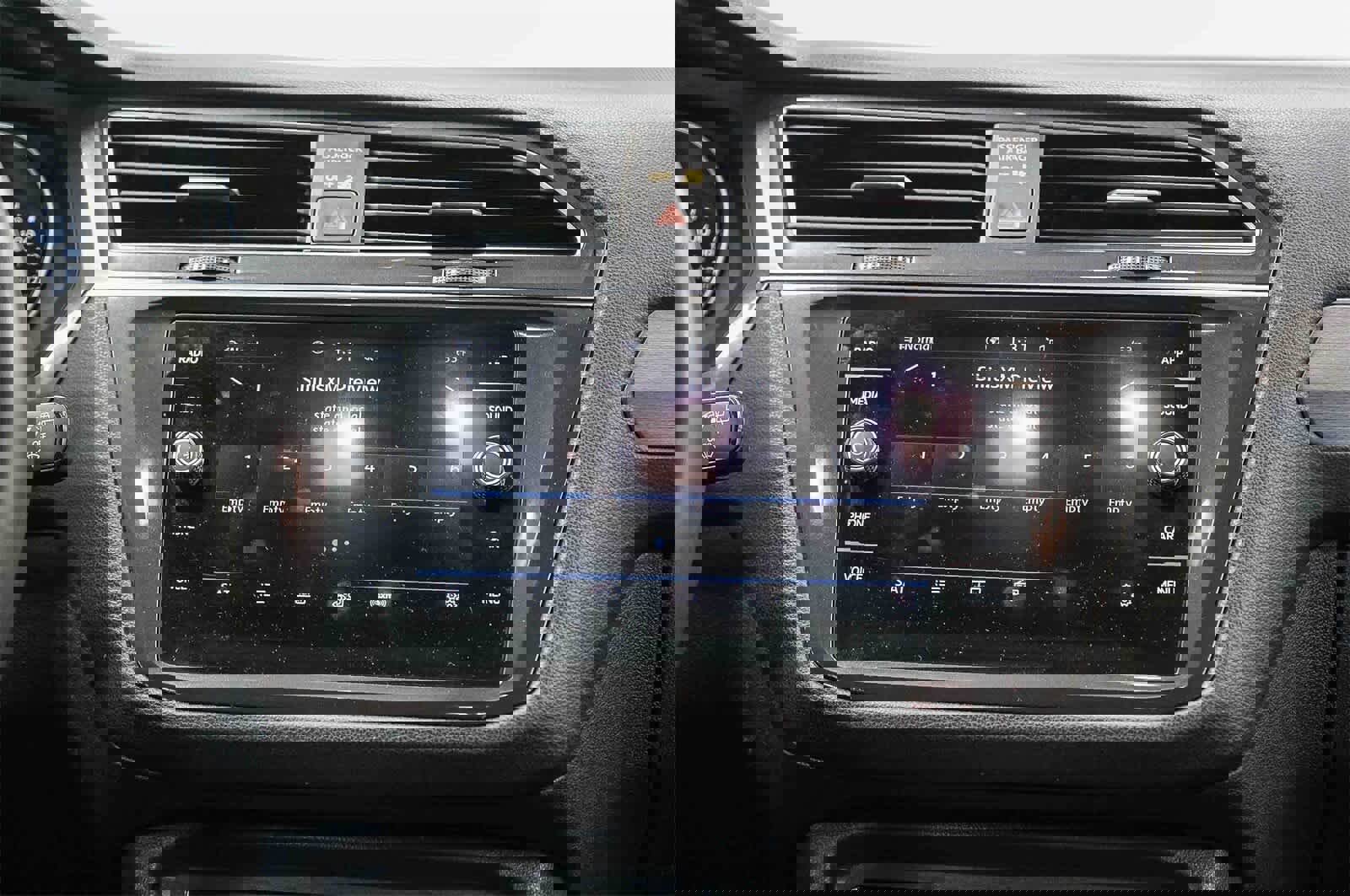 Used 2020 Volkswagen Tiguan SE image 14