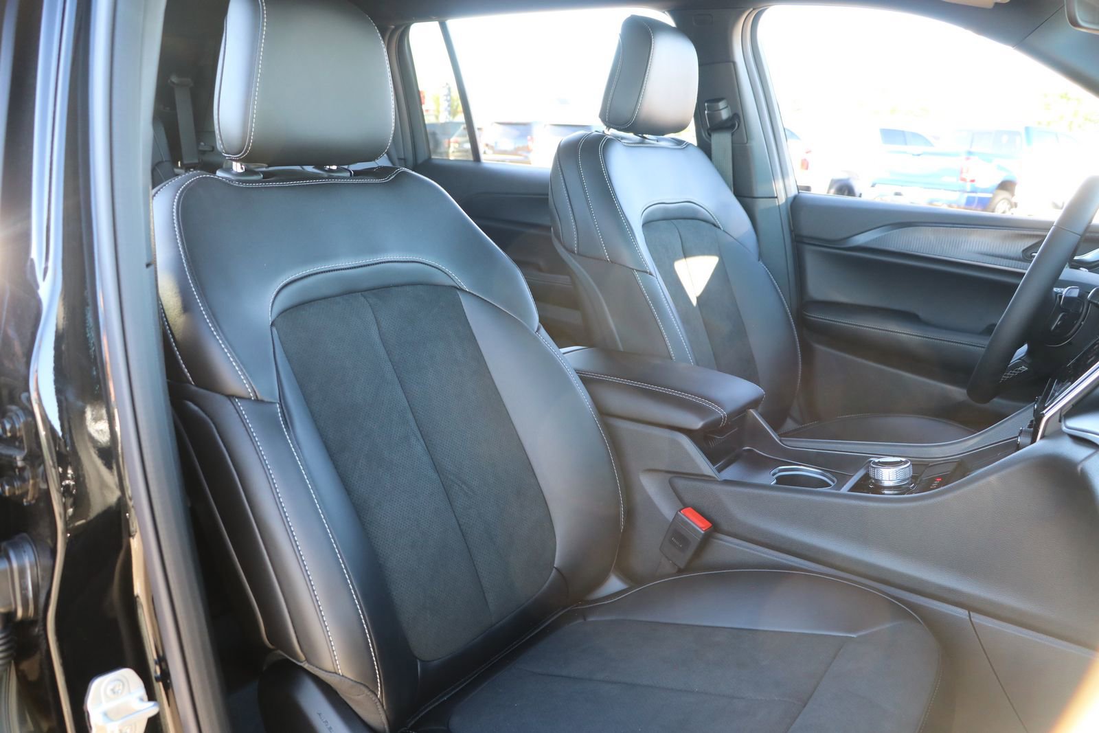 New 2025 Jeep Grand Cherokee L Laredo AWD/4WD image 32
